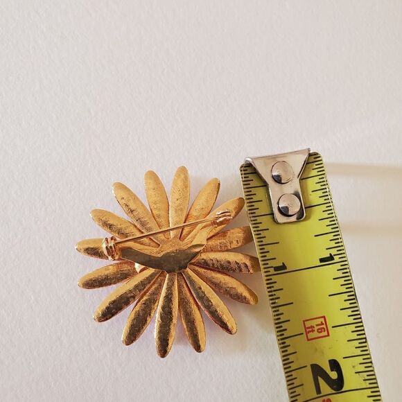 Vintage Daisy Brooch, Boho Daisy Pin , Hippie - Picture 4 of 5
